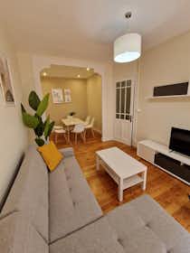 Appartamento in affitto a 2.048 € al mese a Gijón, Calle Ezcurdia