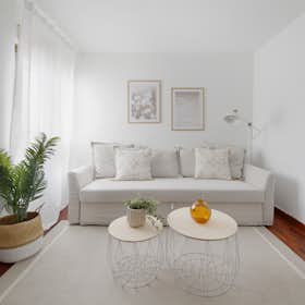 Lägenhet att hyra för 2 048 € i månaden i Gijón, Calle Llaranes