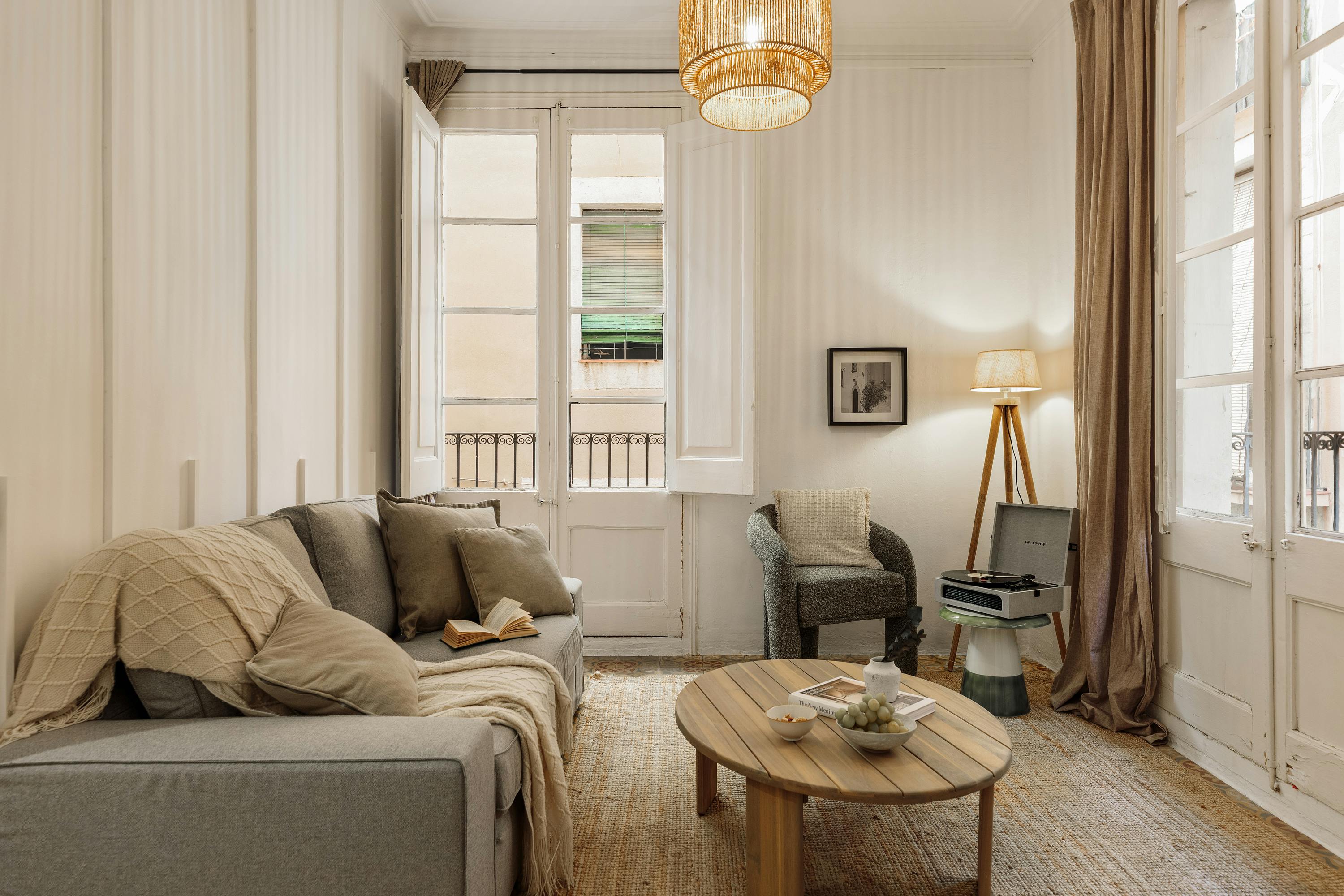 Apartment for rent for €2,478 per month in Barcelona, Carrer de la Victòria