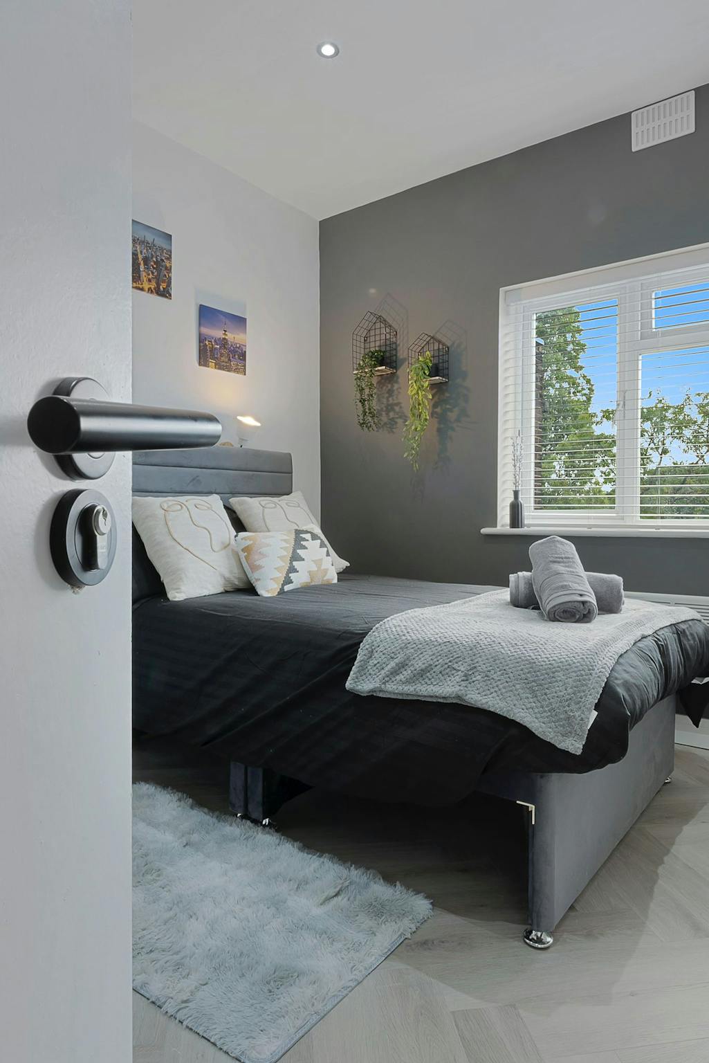 Abbey Parade, London preview