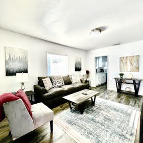 公寓 for rent for $3,500 per month in Van Nuys, Hazeltine Ave