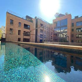 Apartment for rent for €2,030 per month in Barcelona, Carrer de la Riereta