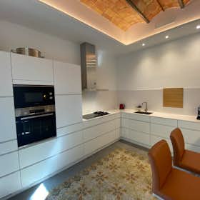 Apartment for rent for €2,950 per month in Barcelona, Carrer de Provença
