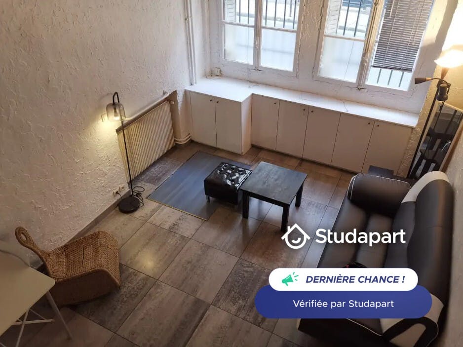 Apartment for rent for €1,590 per month in Paris, Rue de Sévigné