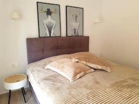 Appartement à louer pour 1 800 €/mois à Thessaloníki, Trikoupi Spyridonos