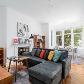 Lägenhet att hyra för 3 750 GBP i månaden i London, Dyne Road