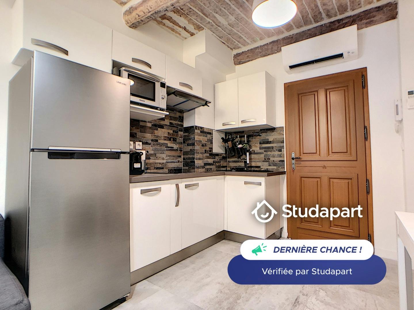 Apartment for rent for €990 per month in Antibes, Rue du Bas-Castelet