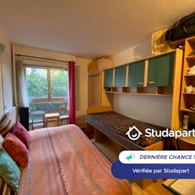 Apartment for rent for €800 per month in Paris, Boulevard de Vaugirard