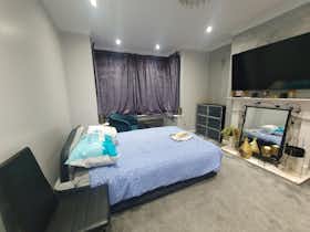 Chambre privée à louer pour 900 £GB/mois à Romford, Pretoria Road