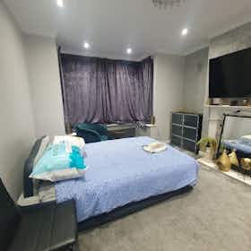 Private room for rent for £900 per month in Romford, Pretoria Road