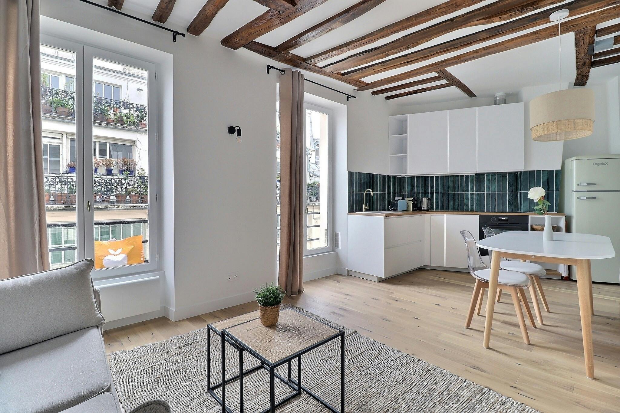 Apartment for rent for €2,160 per month in Paris, Rue de Poitou