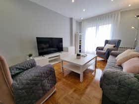 Appartement te huur voor € 2.048 per maand in Gijón, Calle Menéndez Pelayo