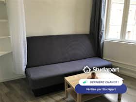 Appartement te huur voor € 395 per maand in Amiens, Boulevard Jules Verne