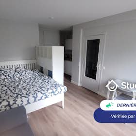 Apartment for rent for €1,080 per month in Rueil-Malmaison, Avenue de Colmar