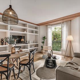 Apartment for rent for €3,511 per month in Paris, Rue Lacretelle