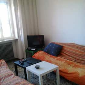 Private room for rent for €400 per month in Piacenza, Via San Corrado Confalonieri