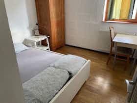 Private room for rent for HUF 154,252 per month in Budapest, Hérics utca