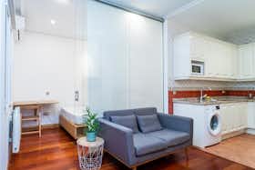 Apartment for rent for €1,846 per month in Madrid, Calle de Valverde