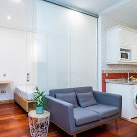 Apartment for rent for €1,846 per month in Madrid, Calle de Valverde