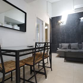 Apartment for rent for €1,100 per month in Madrid, Calle de Antonio Prieto