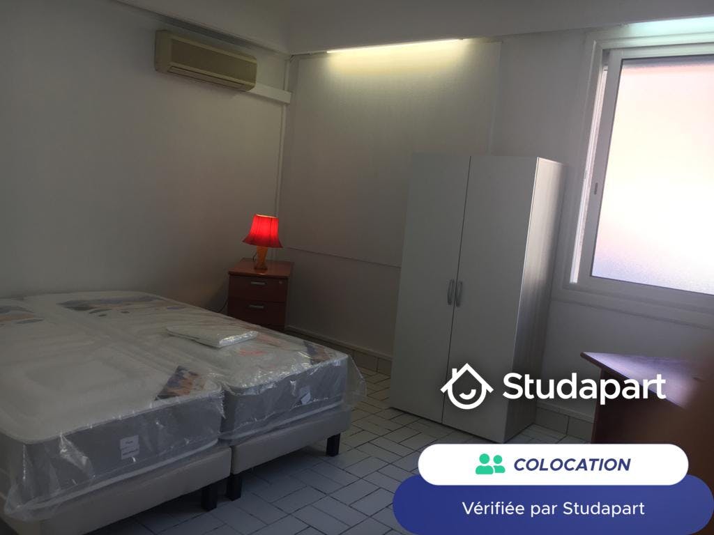 Private room for rent on Rue de Rome, Marseille
