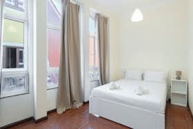 Apartment for rent for €1,200 per month in Porto, Travessa de Liceiras