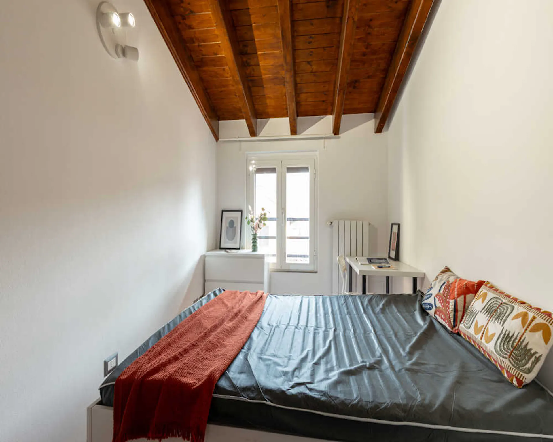 Via Jacopo della Quercia, Milan preview