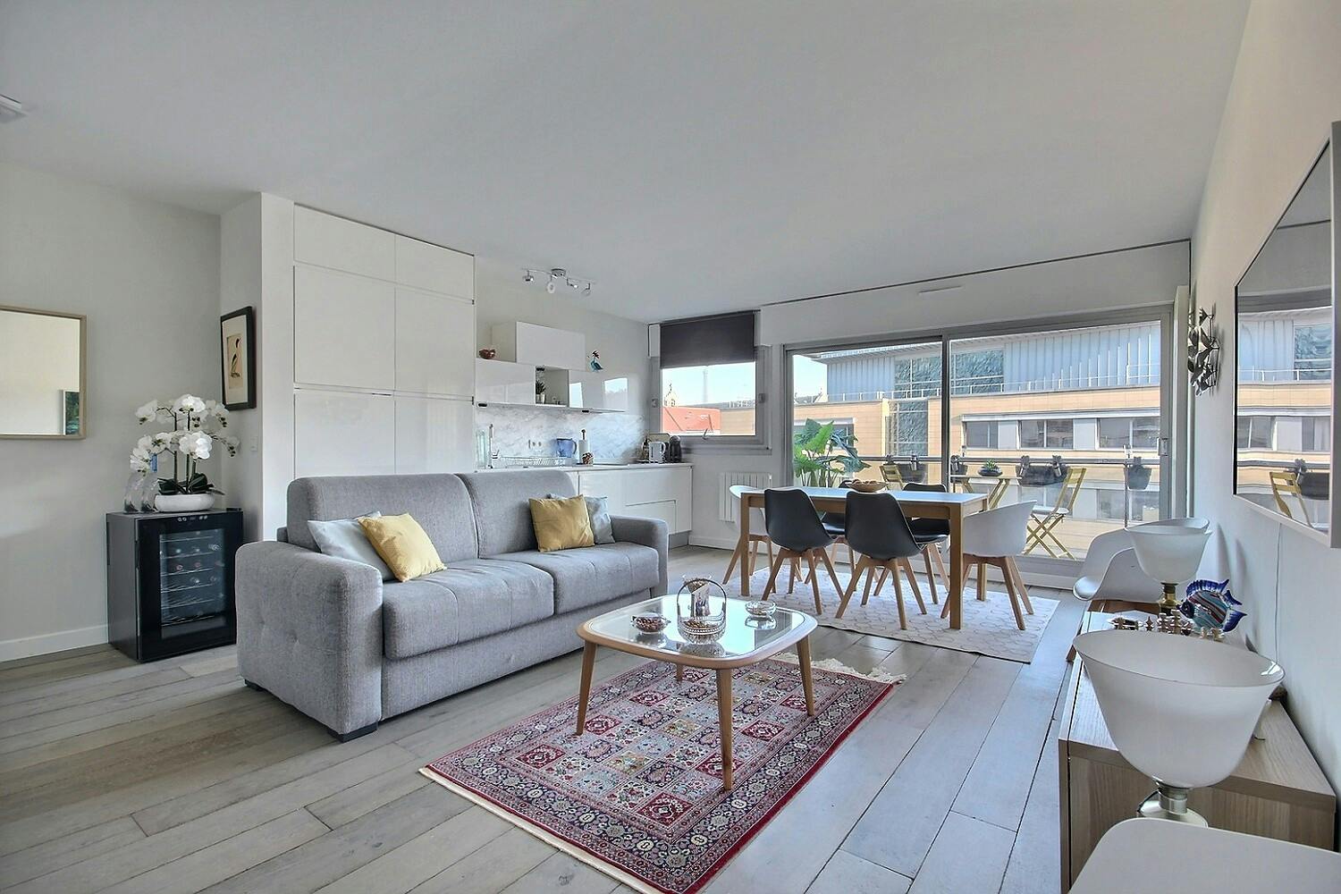 Apartment for rent for €2,310 per month in Paris, Rue de la Convention