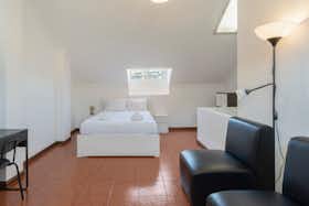 Apartment for rent for €1,169 per month in Porto, Travessa de Liceiras