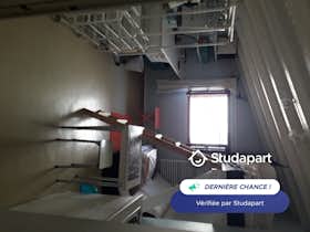 Private room for rent for €560 per month in Aix-en-Provence, Rue Santo-Estello