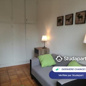 Apartment for rent for €475 per month in Rouen, Place de la Basse Vieille Tour