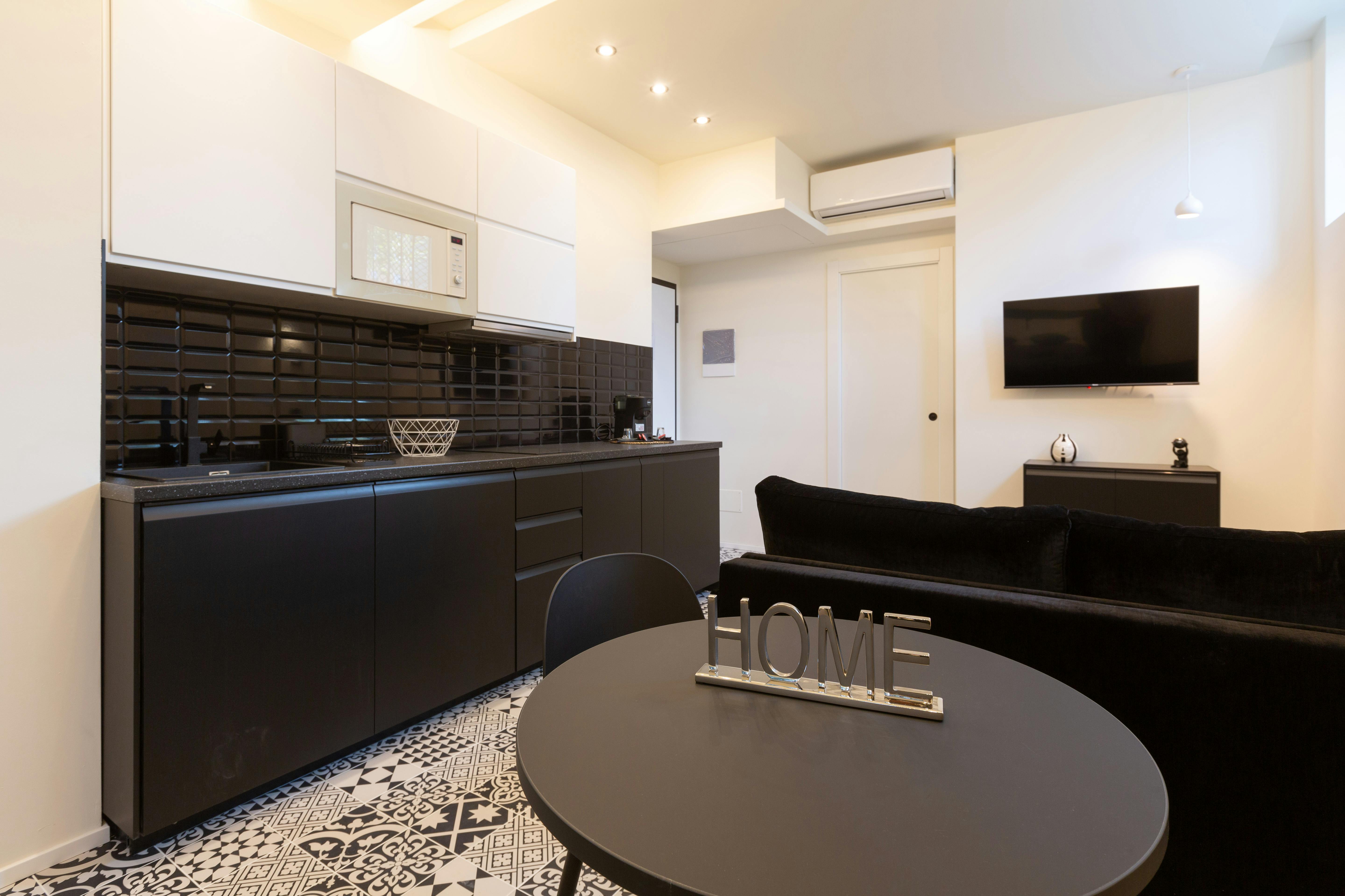 Studio for rent for €1,700 per month in Milan, Via Palmanova