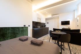 Studio for rent for €1,700 per month in Milan, Via Palmanova