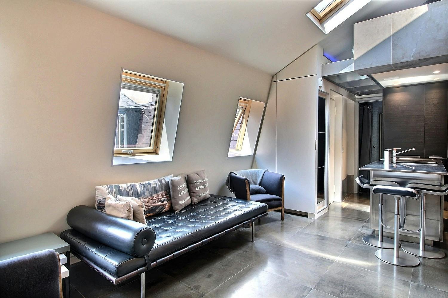 Apartment for rent for €1,595 per month in Paris, Rue Française