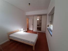 Apartment for rent for €425 per month in Lisbon, Rua Cidade do Lobito