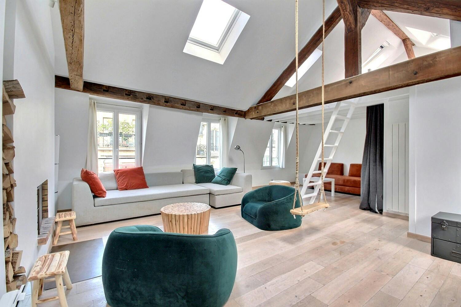 Apartment for rent for €3,816 per month in Paris, Rue Saint Denis