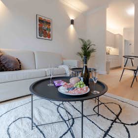 Building for rent for €1,950 per month in Ixelles, Chaussée de Waterloo