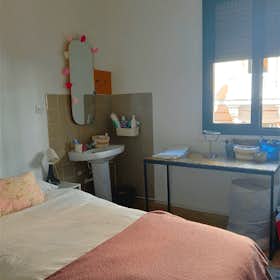 Private room for rent for €850 per month in Madrid, Calle de Caracas