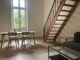 Appartement te huur voor € 1.400 per maand in Lyon, Rue Smith