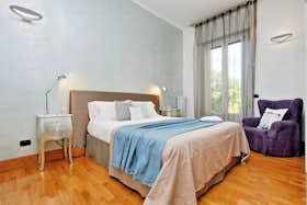Apartment for rent for €3,000 per month in Milan, Via Andrea Solari
