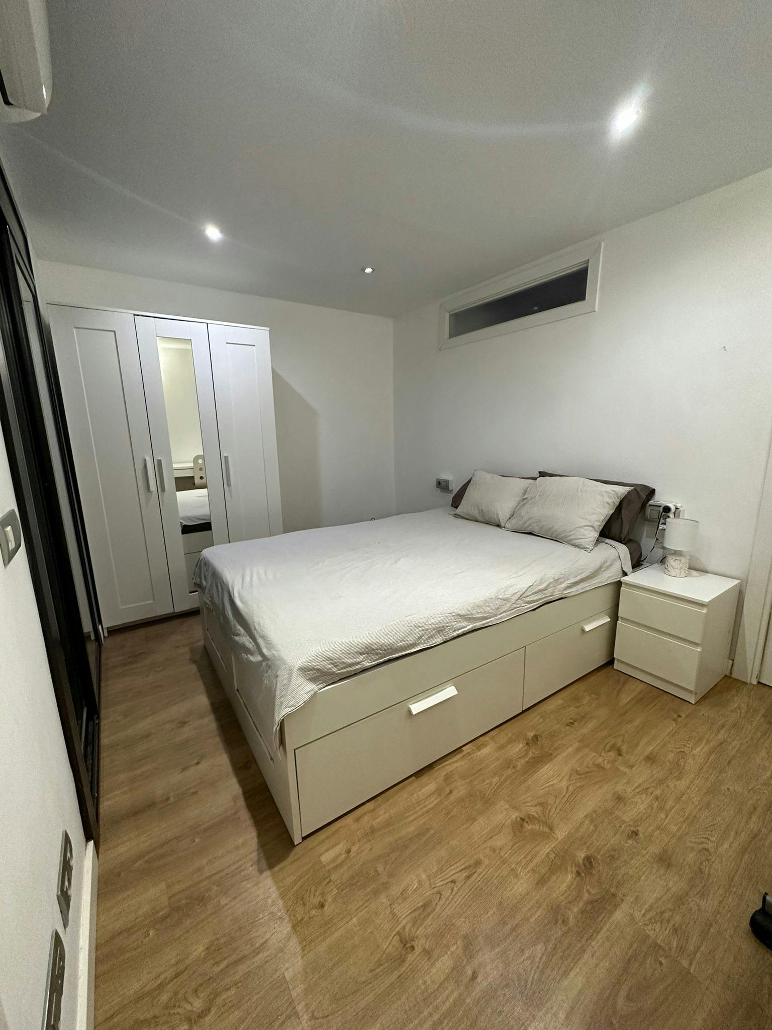 Apartment for rent for €900 per month in Barcelona, Carrer de Jorba