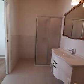 Отдельная комната сдается в аренду за 500 € в месяц в Ancona, Via Massignano