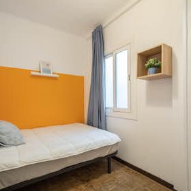 Private room for rent for €580 per month in Barcelona, Carrer de Pi i Margall