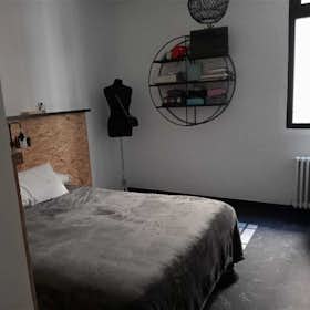 Private room for rent for €1,300 per month in Madrid, Calle de Caracas
