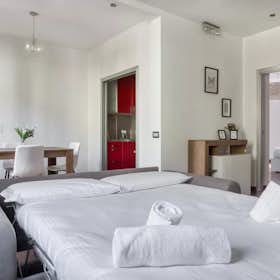 Apartment for rent for €3,000 per month in Milan, Via Giovanni Schiaparelli