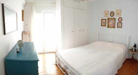 Квартира за оренду для 750 EUR на місяць у Athens, Soutsou Ioannou