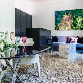 Apartment for rent for €3,000 per month in Milan, Via Ciovasso