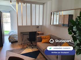 Apartamento para alugar por € 994 por mês em Nantes, Boulevard du Petit Port