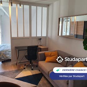 Lägenhet att hyra för 994 € i månaden i Nantes, Boulevard du Petit Port