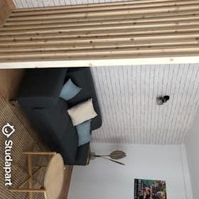 Private room for rent for €420 per month in Avignon, Rue du Philonarde
